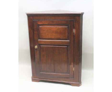 A LARGE PROPORTIONED 19TH CENTURY OAK CORNER CUPBOARD, with plain panelled single door opening to reveal, part shelved interi