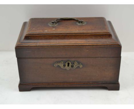 A GEORGE III MAHOGANY TABLE CASKET, brass swan neck handle to the hinged cover, raised on bracket feet, 23cm wide 