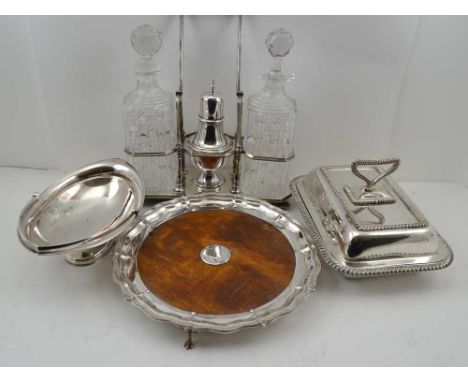 A SELECTION OF SILVER PLATED WARES, to include; an oak base salver with plated pie-crust rim on claw supports, 31cm in diamet