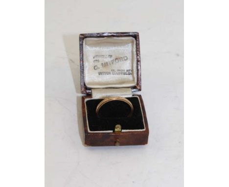 A 14K WEDDING BAND, chased decoration, 2.6g, ring size; U1/2, (in ring box) 