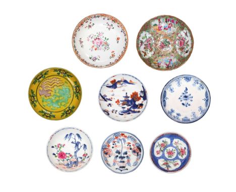 N ° 8 saucers for side dishes, XVII - XVIII century Smaller saucer diameter 12 cm, larger saucer diameter 14 cm XVII - XVIII 