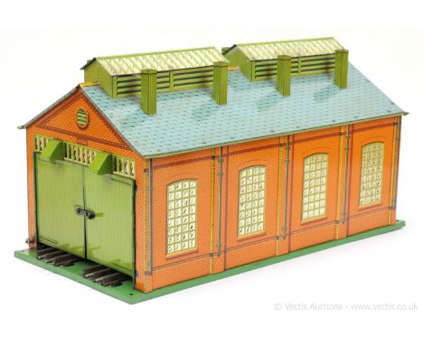 Hornby O Gauge E2E Engine Shed version with green base.  Sides and roof are Excellent to Excellent Plus all contained in a re