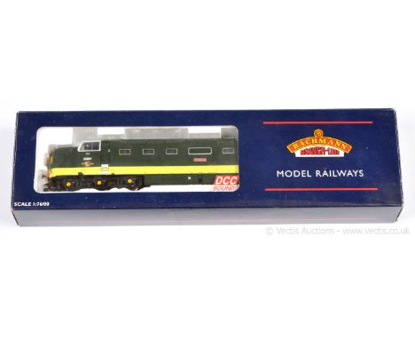 Bachmann OO Gauge 32-525DS Co-Co BR two-tone green Class 55 Deltic Diesel No.D9007 "Pinza", loco has manufacture fitted with 