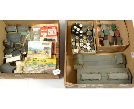 Buildings and Accessories mostly plastic in OO and N Gauge to include Airfix Water Tower kit and Country Inn kit, Hornby Rail