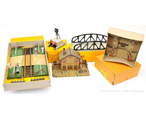 JEP O Gauge Railway Accessories a quantity consisting of Ref 47-4 Small Tinplate Station with detachable base with signal, Re