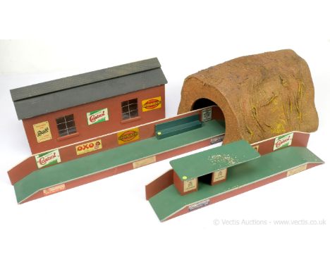 Hornby / Tru Scale and other Commercial manufacturers O Gauge group of wooden Railway Accessories consisting of Tru Scale pai