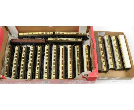 OO Gauge unboxed Passenger Coaches by Bachmann, Main Line Railways, Airfix and Hornby comprising 7 x GWR brown and cream Coll