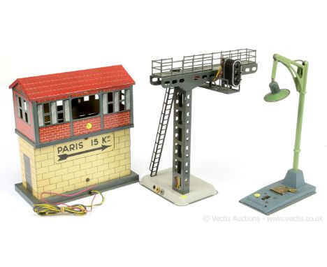 JEP O Gauge trio of Railway Accessories consisting of an Electric Paris Signal Cabin tinprinted in cream and red, lined in gr