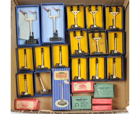 Hornby Dublo accessories comprising 2 x ED3 Home Junction Signal, 5 x ES7 Home Colour Light Junction Signal (one box missing 