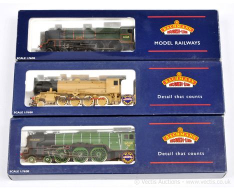 Bachmann OO Gauge trio of Steam Outline Locomotives consisting of  Ref 32-554 4-6-2 Loco and Tender BR lined green A1 Class "