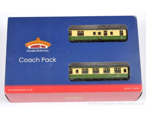 Bachmann OO Gauge 39-000J (Special Issue) triple pack of West Highland Line green and cream Mk.1 Passenger Coaches (2 x Open 