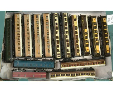 OO Gauge Passenger Coaches comprising Hornby Railways 4 x LNER teak Gresley style (3 x Composite and 1 x Brake Composite), SR