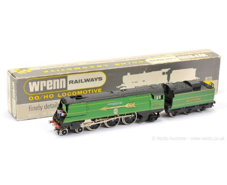 Wrenn W2265A 4-6-2 Southern lined Malachite green Streamlined Battle of Britain Class No.21C155 "Fighter Pilot" with Golden A