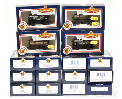 Bachmann OO Gauge group of Goods Wagons consisting of Ref 33-501A Tank Wagon Swindon United Glass, Ref 33-450A 3-plank Easter