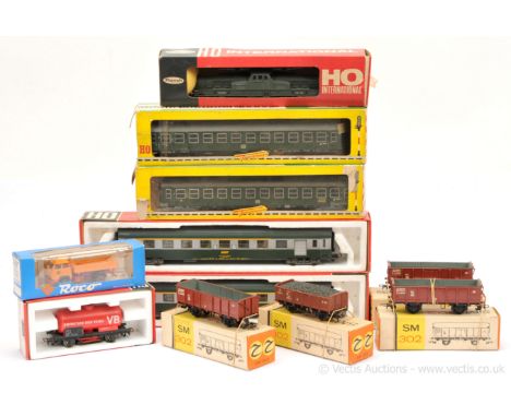 HO European Outline Loco and Rolling Stock comprising Fleischmann 2 x DB green 2nd Class Bogie Coaches in Poor boxes, Jouef 2