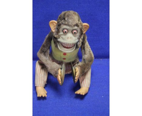 A VINTAGE BATTERY OPERATED SCARY LOOKING DANCING MONKEYCondition report:Appears in good condition for its age, the battery te