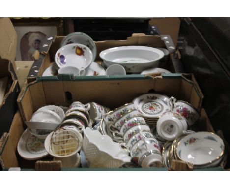 TWO TRAYS OF CERAMICS TO INCLUDE ROYAL WORCESTER EVESHAM (TRAYS NOT INCLUDED) 
