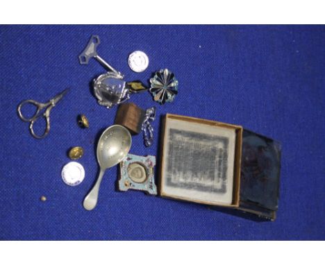 A MAGIC LANTER SLIDES AND COLLECTABLE'S INCLUDING  POLICE BADGES