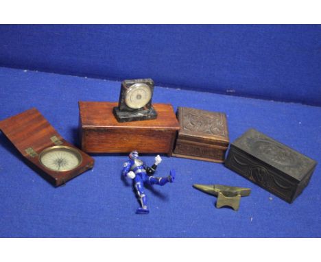 A BOX OF COLLECTABLES TO INCLUDE 2 CARVED BOXES, A MINIATURE BRASS ANVIL AND A COMPASS ETC