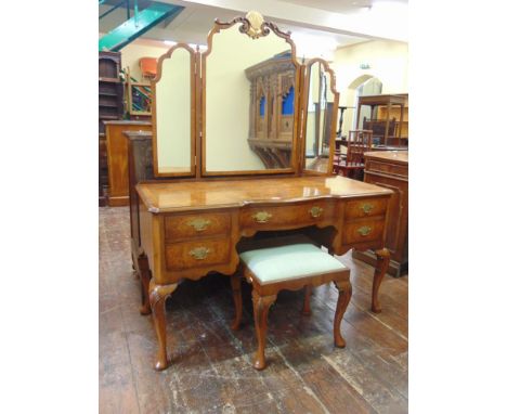 Titchmarch & Goodwin dressing table and stool in figured walnut, with further cross banding and chevron banded inlay, the kne