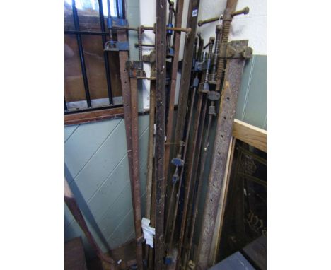 Sixteen various sash clamps, mainly 1.2 m long or longer.