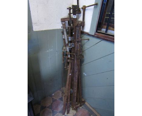 Approximately 10 sash clamps, mainly 1 m and smaller.