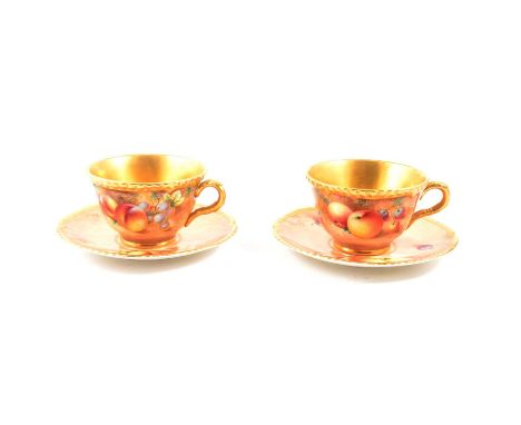 Pair of Royal Worcester fruit painted cups and sauces, printed marks, painted by Frank Roberts, saucer diameter 15cm.Qty: 4Co