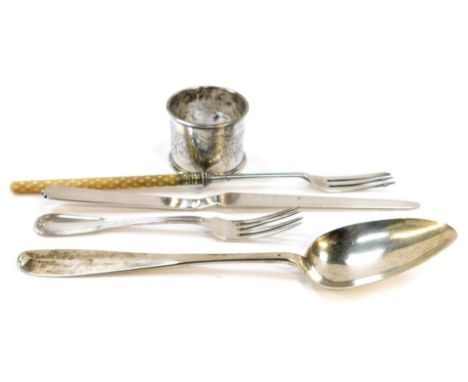 A George VI silver paper knife, London 1946., Continental white metal table spoon, cake fork and napkin ring, 4.55oz., and a 