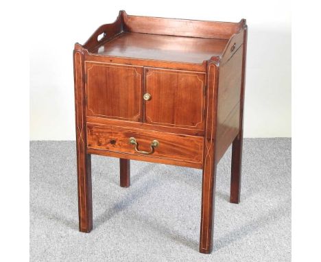 A George III mahogany and inlaid tray top commode, on square moulded legs51w x 44d x 74h cm