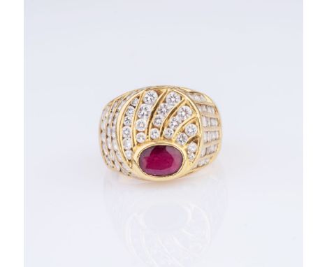 Rubin-Brillant-Ring. 18 kt. GG. Reif und breite Schauseite mit insges. 77  Brill. zus. ca. 2 ct. Feines Weiß(G)-Weiß(H).vvs-v