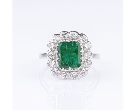 Smaragd-Brillant-Ring. Wien, Mitte 20. Jh. 14 kt. WG, gest. Der Smaragd im Smaragdschliff ca. 1,85 ct. (ca. 8,6 x 7,2 x 4,3 m