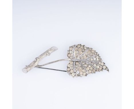 Christian Dior. Vintage Modeschmuck Blüten-Brosche mit Strass-Besatz. 1962. Silber, 935, gest., ziseliert, MZ: 19 Chr.Dior 62