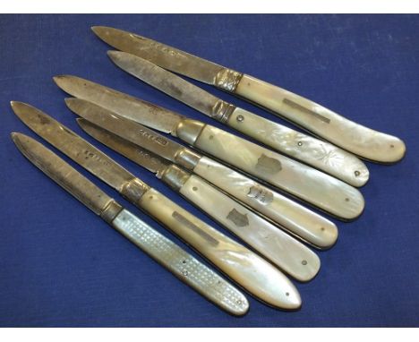 A COLLECTION OF SEVEN ANTIQUE HALLMARKED SILVER AND MOTHER OF PEARL FRUIT KNIVES, LARGEST 150 MM OPEN