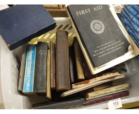 A BOX OF VINTAGE FIRST AID RELATED BOOKS TOGETHER WITH A BAG OF BIRD RELATED MAGAZINES
