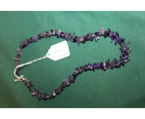 A VINTAGE WHITE METAL AMETHYST NECKLACE WITH SILVER CLASP