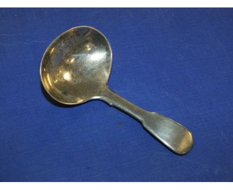 A GEORGIAN HALLMARKED SILVER CADDY SPOON, LONDON 1822