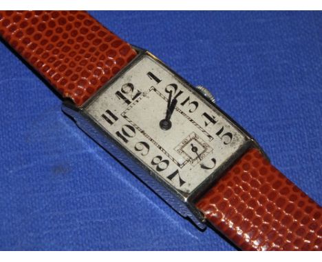 A GENTS VINTAGE ART DECO WRISTWATCH