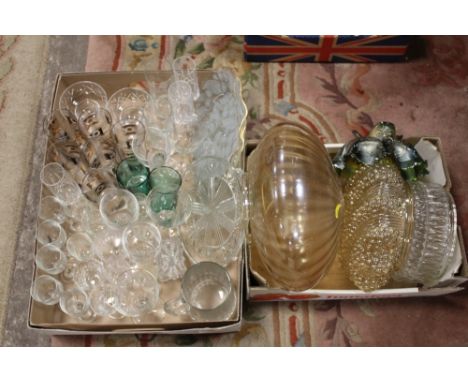 TWO BOXES OF RETRO GLASSWARE TO INCLUDE CEILING LIGHT SHADES