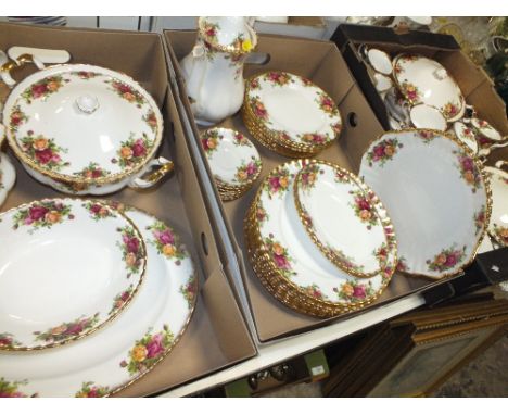 A LARGE QUANTITY OF ROYAL ALBERT OLD COUNTRY ROSES CHINA TO INCLUDE TUREENS, CUPS AND SAUCERS ETC.