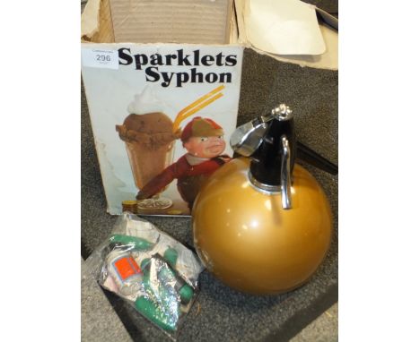 A VINTAGE SPARKLEYS SYPHON WITH ORIGINAL BOX AND ACCESSORIES