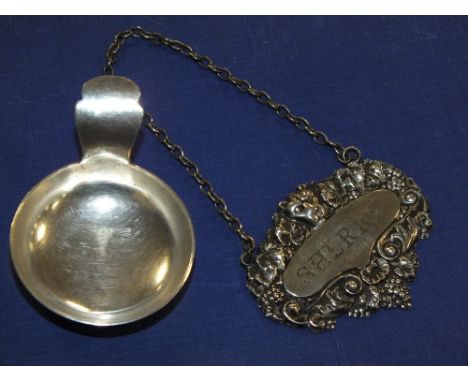 A HALLMARKED SILVER CADDY SPOON AND A HALLMARKED SILVER WINE LABEL