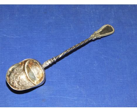 AN ANTIQUE HALLMARKED SILVER CADDY SPOON, BIRMINGHAM 1893