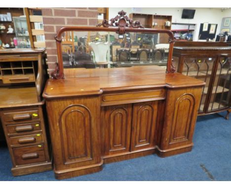 A MID VICTORIAN MAHOGANY MIRROR BACKED CHIFFONIER WITH SINGLE FRIEZE DRAWER H 163 CM, W 168 CM