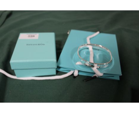 A REPRODUCTION TIFFANY STYLE BANGLE WITH BOX AND BAG