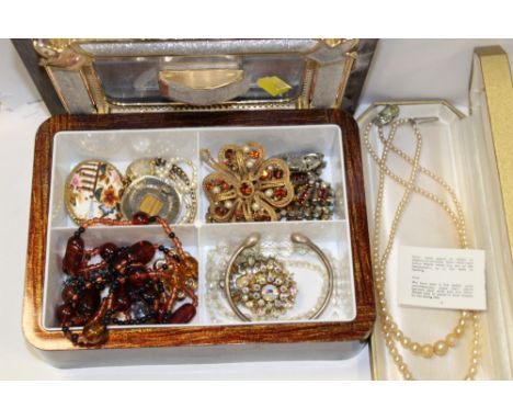 A BOX OF COSTUME JEWELLERY, TOGETHER WITH A CASED FAUX PEARL NECKLACE 