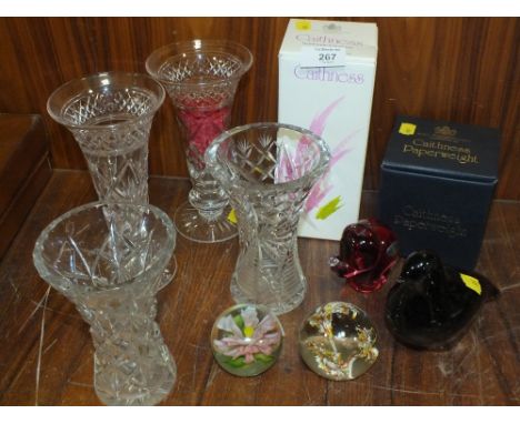 A COLLECTION OF GLASS PAPERWEIGHTS ETC. TO INCLUDE WEDGWOOD AND CAITHNESS EXAMPLES TOGETHER WITH A COLLECTION OF GLASS VASES 