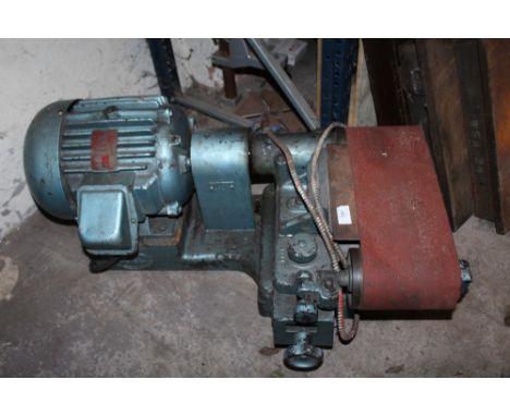 INDUSTRIAL BELT SANDER
