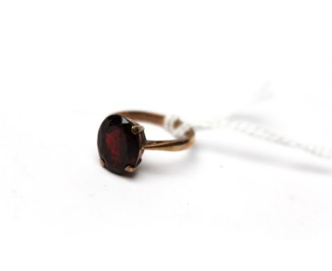 9 ct gold Size K ring set with red stone