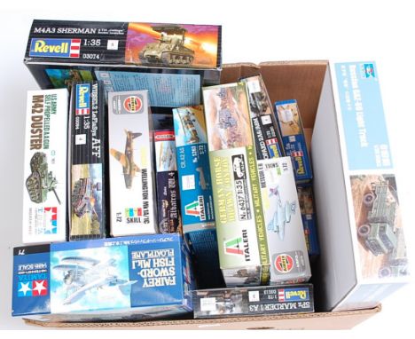 12 various boxed modern release mixed scale plastic military kits, mixed manufacturers to include a Tamiya US Army self prope