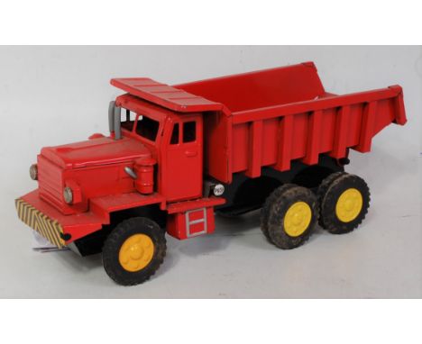 A Shioji of Japan (SSS) circa 1950s tin plate and friction drive model of a bull dog diesel dump truck finished in red with y